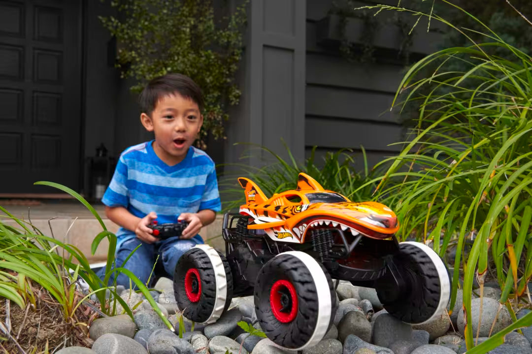 Hot Wheels Monster Trucks, Remote Control Car, 1:15 Scale Tiger Shark RC With All-Terrain Wheels