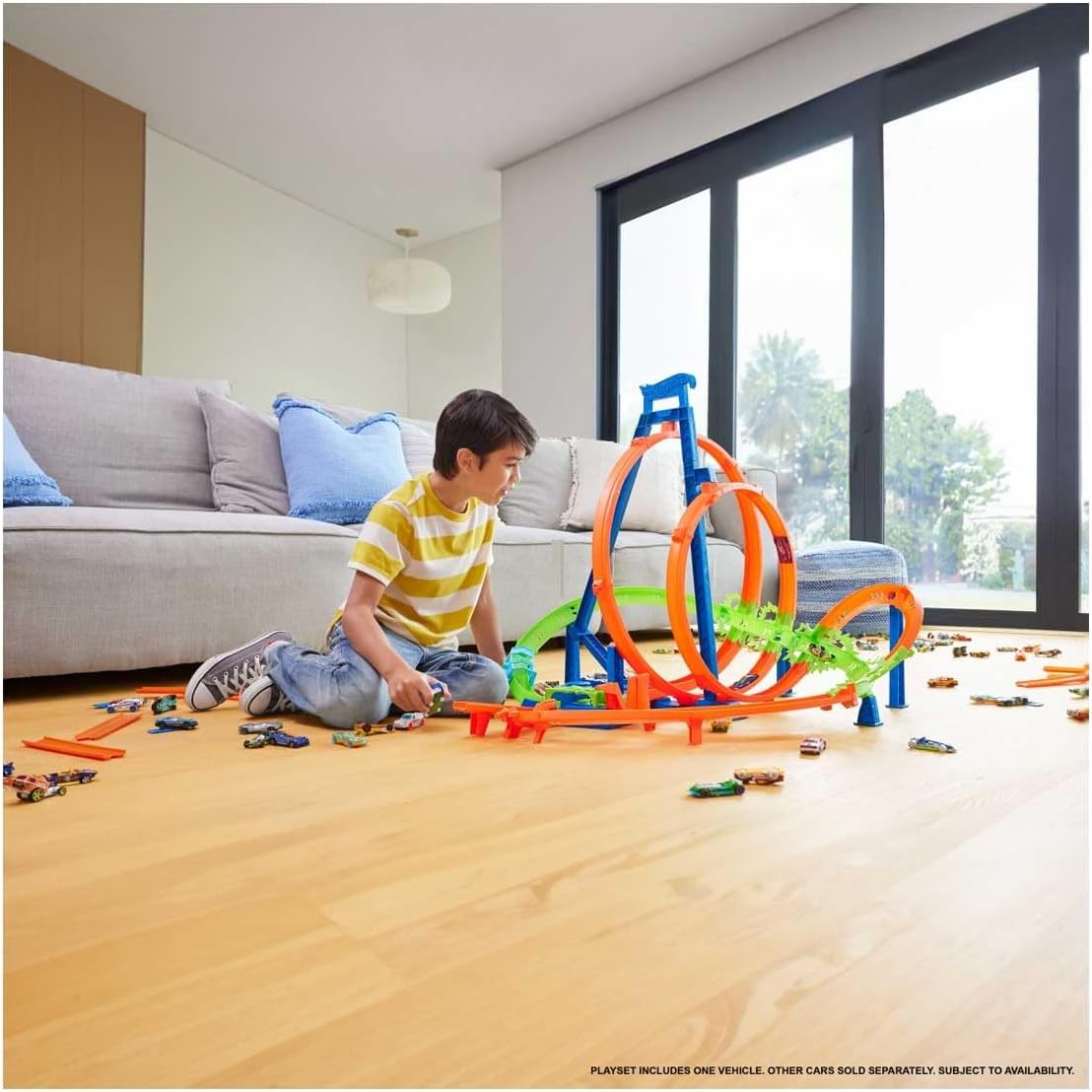 "Hot Wheels Epic Crash Dash Track Set with 5 Crash Zones, Motorized Booster & 1 Hot Wheels 1:64 Scale Car, Easy Storage – Ages 4+ "