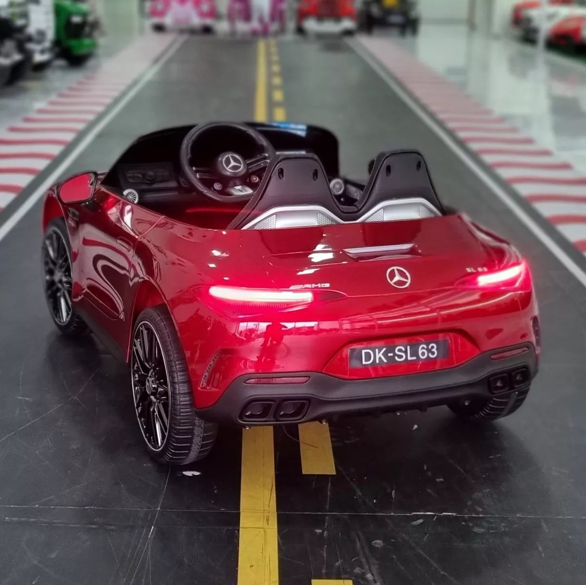 DK-SL63 Mercedes Benz SL63 R/C Ride on Car- 12V14AH*1 battery 35W*4 motors 2.4G RC | دي كيه - إس إل63 مرسيدس بنز SL63 سيارة كهربائية للأطفال تعمل بالتحكم عن بعد - بطارية 12 فولت 14 أمبير ×1، محركات 35 واط ×4، جهاز تحكم عن بعد بتردد 2.4 جيجاهرتز.
