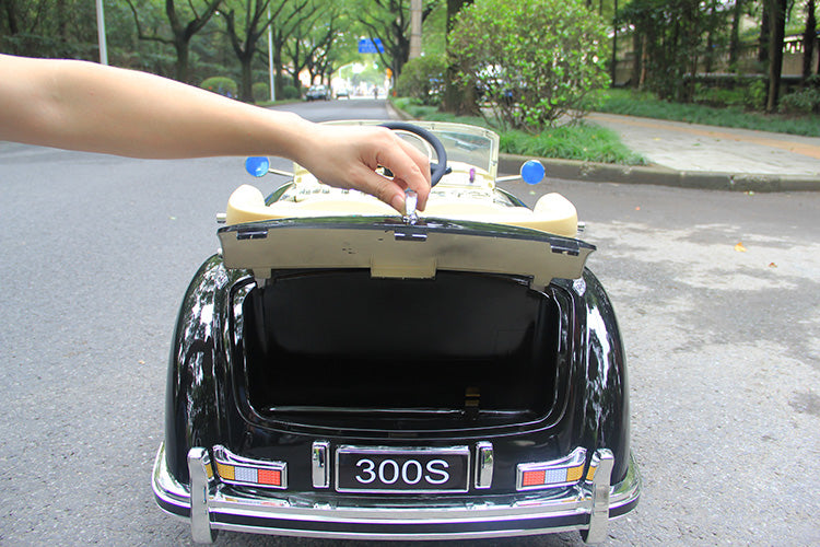 Mercedes Benz 300S Licensed R/C Ride on Car -12V7AH*1battery- 35W*2 motors | سيارة مرسيدس بنز 300S كهربائية مرخّصة – تحكم عن بُعد 2.4 جيجا هرتز – بطارية 12 فولت 7 أمبير – محركان بقدرة 35 واط