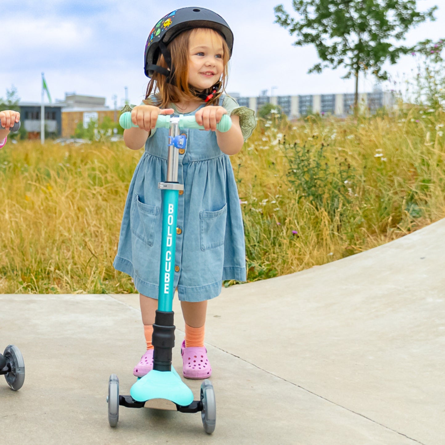Bold Cube - Three Wheel Scooter Teeny - Ocean Aqua - Age 3-8 | بولدكيوب - سكوتر صغير - ثلاث عجلات - محيط أزرق - العمر 3-8