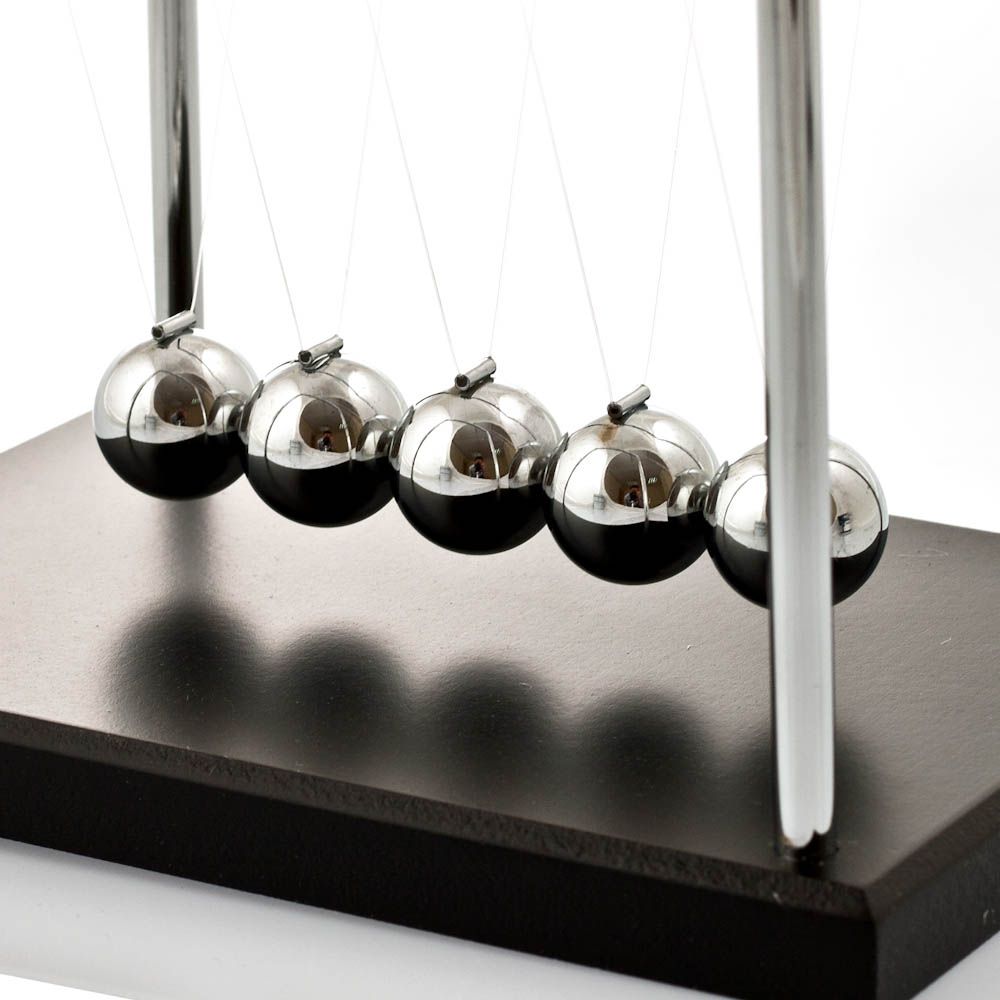 The Source - Newton's Cradle | ذا سورس - مهد نيوتن