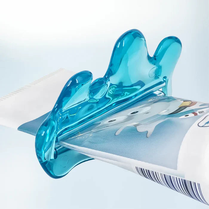 Toothpaste  Squirter Flp Whale / Bluey موزع معجون الأسنان Flipper – أزرق