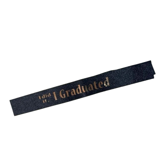 Glitter Graduation Sash – Rose Gold, Elegant Party Sash for Graduation Celebrations & Photos, Lightweight & Stylish – 1 Piece وشاح تخرج لامع – روز غولد، وشاح أنيق لحفلات وصور التخرج، خفيف وعصري – قطعة واحدة