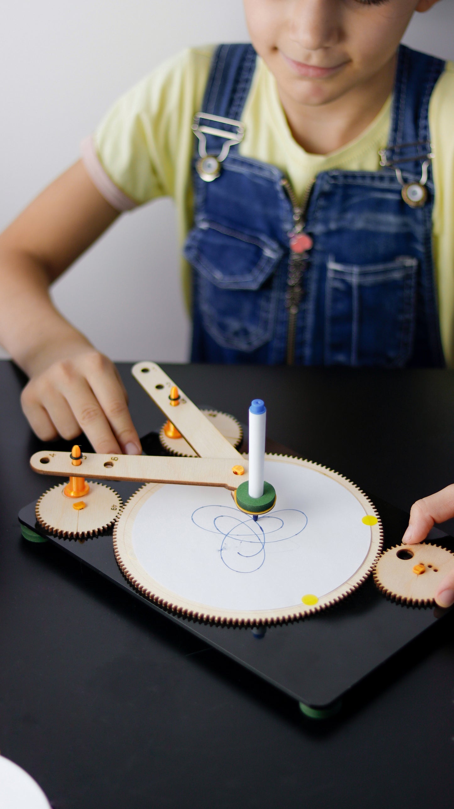Barq Boxes - Geometric Drawing Machine