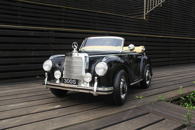 Mercedes Benz 300S Licensed R/C Ride on Car -12V7AH*1battery- 35W*2 motors | سيارة مرسيدس بنز 300S كهربائية مرخّصة – تحكم عن بُعد 2.4 جيجا هرتز – بطارية 12 فولت 7 أمبير – محركان بقدرة 35 واط