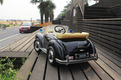 Mercedes Benz 300S Licensed R/C Ride on Car -12V7AH*1battery- 35W*2 motors | سيارة مرسيدس بنز 300S كهربائية مرخّصة – تحكم عن بُعد 2.4 جيجا هرتز – بطارية 12 فولت 7 أمبير – محركان بقدرة 35 واط